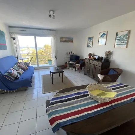 Apartment T2 Avec Balcon, Parking Inclus, Proche Et Commerces *