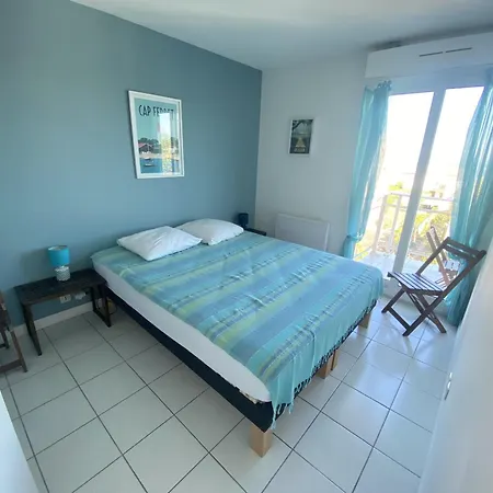 T2 Avec Balcon, Parking Inclus, Proche Et Commerces - Fr-1-474-291 شقة *