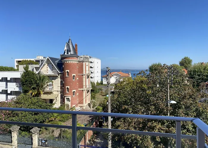 T2 Avec Balcon, Parking Inclus, Proche Et Commerces - Fr-1-474-291 شقة *